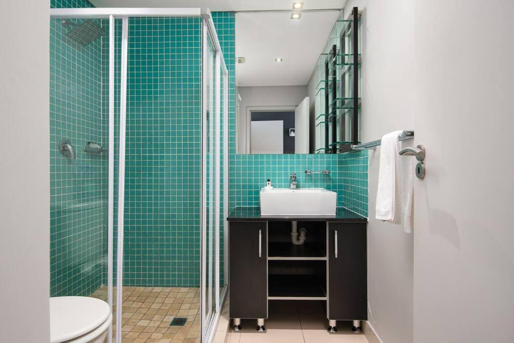 8th Floor - Table Mountain Views & Secure Apartment *