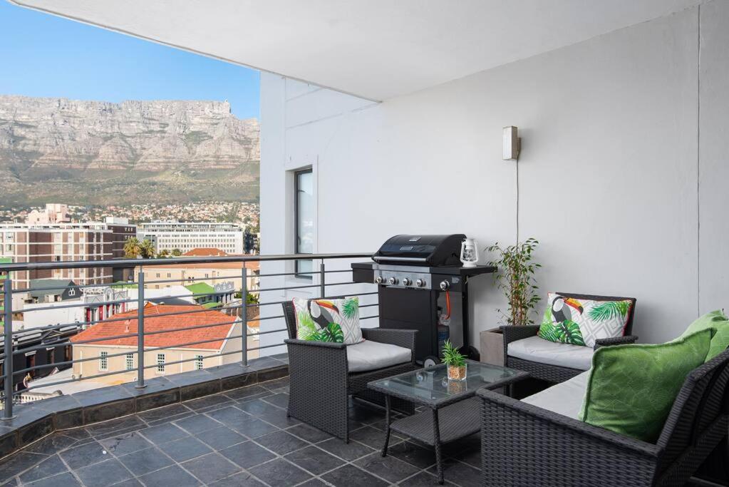 8th Floor - Table Mountain Views & Secure * Cape Town