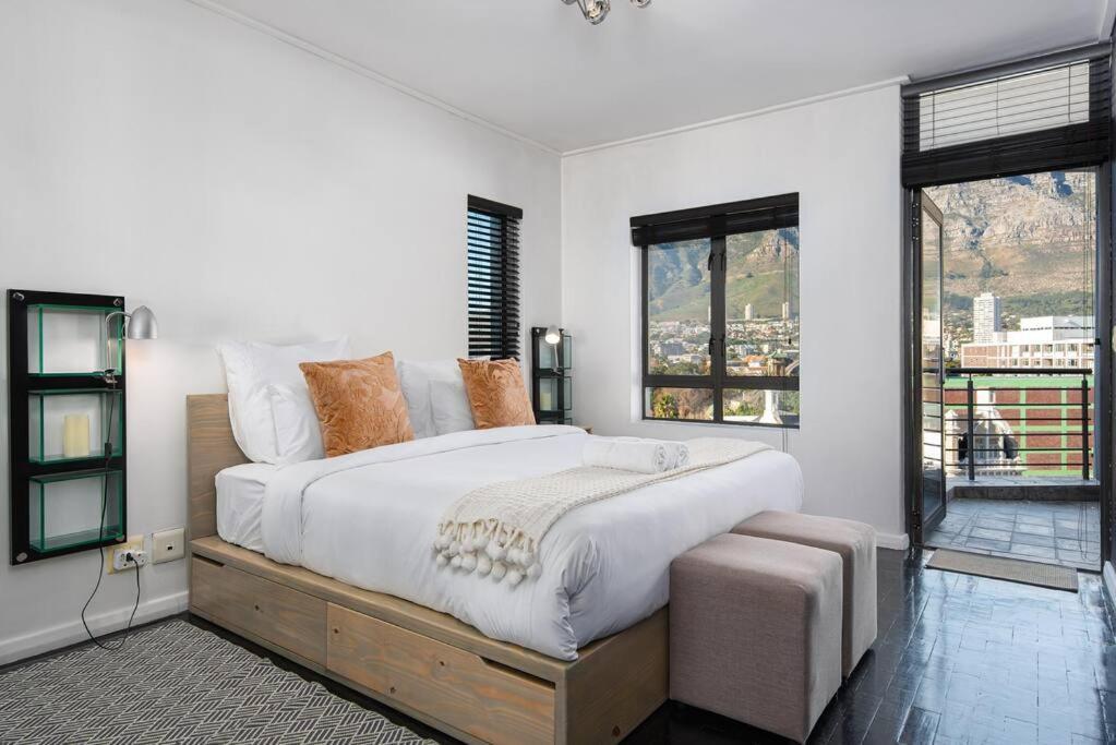 8th Floor - Table Mountain Views & Secure *