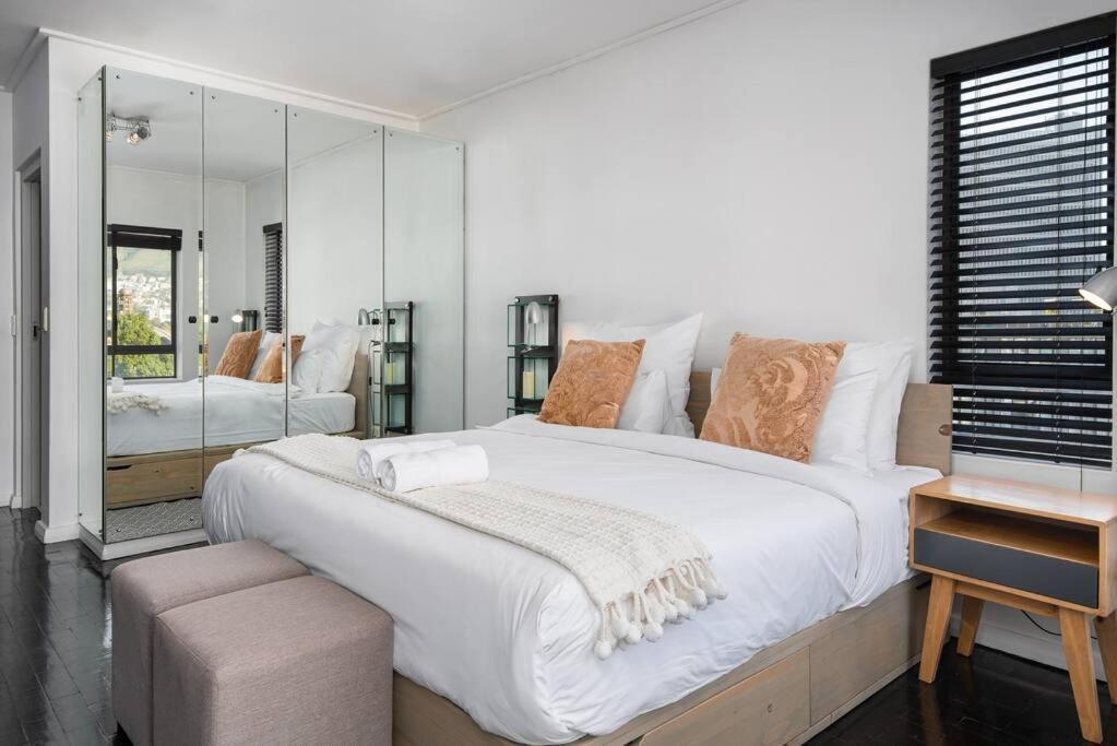 8th Floor - Table Mountain Views & Secure Apartment *