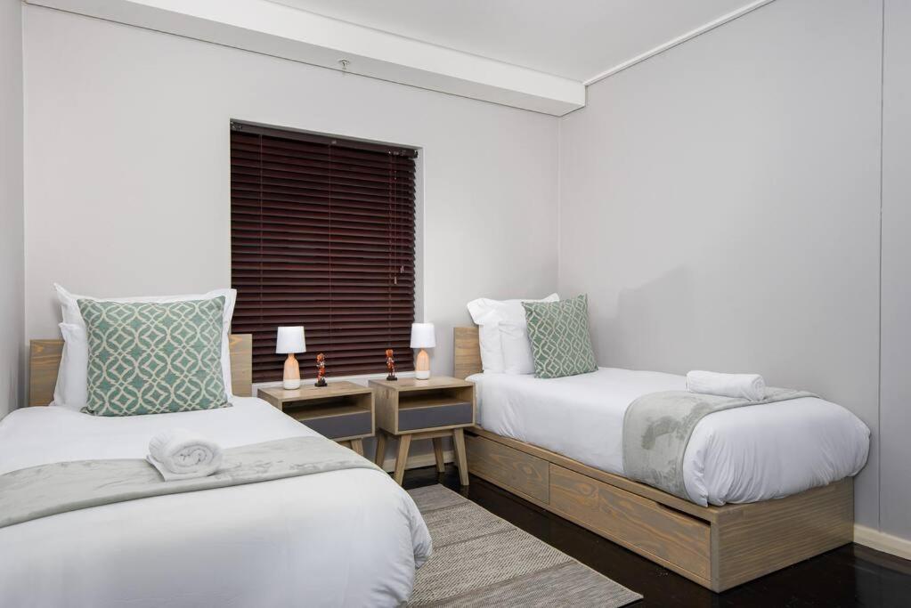 Apartment 8th Floor - Table Mountain Views & Secure Cape Town